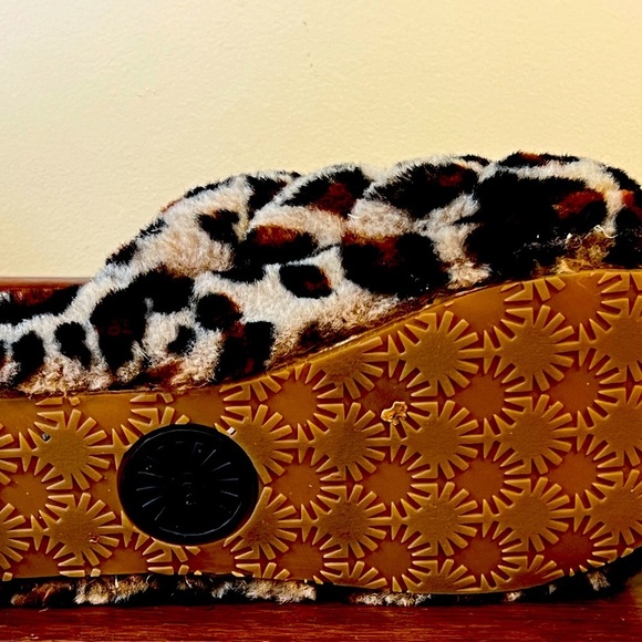UGG Fluff Yeah leopard sling mule/slipper - Picture 2 of 3